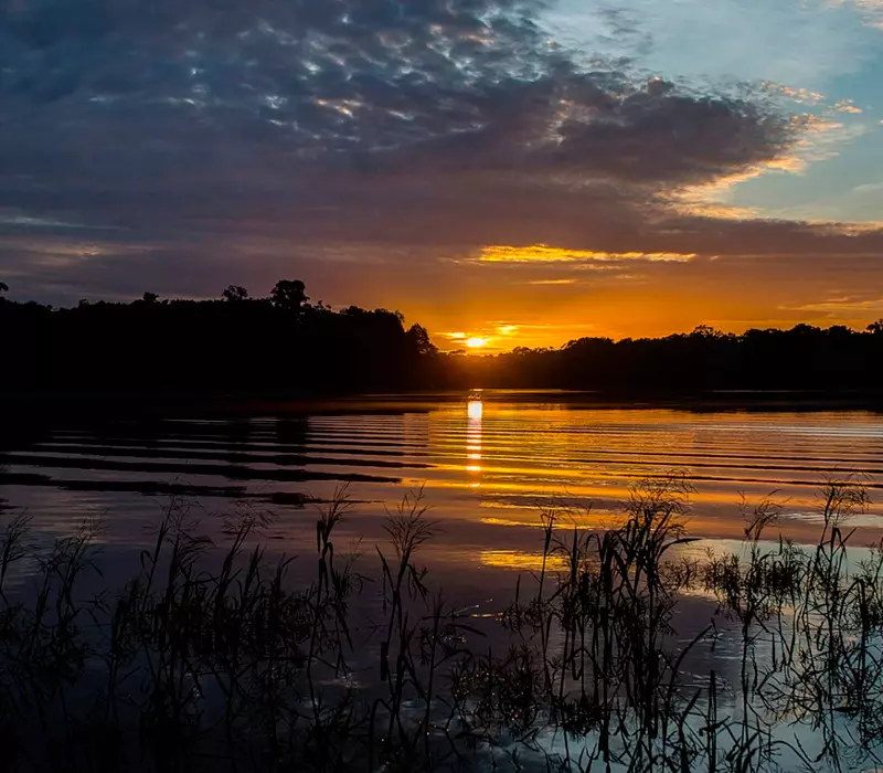 Amanhecer no ++Rio Juma