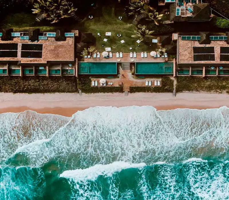 O Kenoa Resort tem acomodações eco-chic e usufrua dos serviços diferenciados.